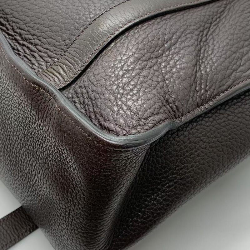 H260425）zz)二手Hermes Steve 男包郵差包巧克力色，o刻印愛馬仕熱門男包款，邊角油邊有磨損內里有划痕-14