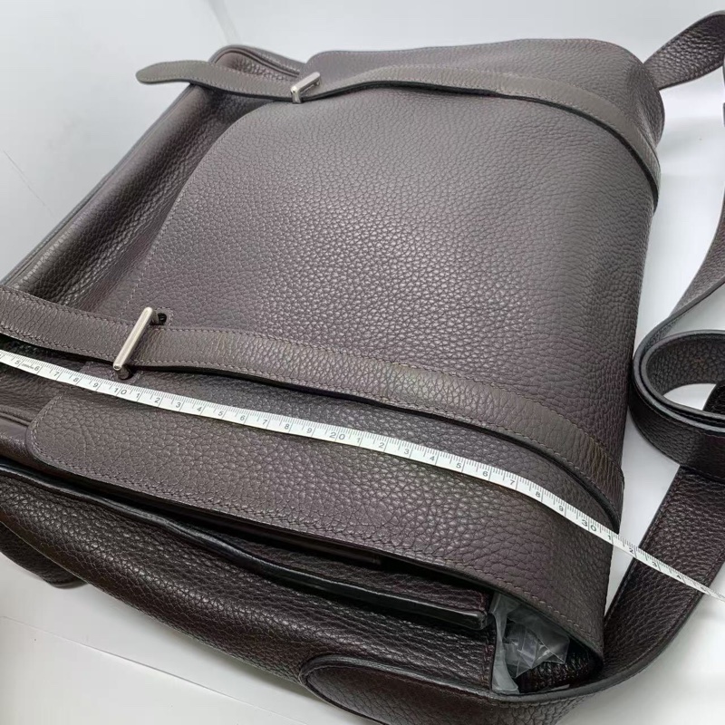 H260425）zz)二手Hermes Steve 男包郵差包巧克力色，o刻印愛馬仕熱門男包款，邊角油邊有磨損內里有划痕-17