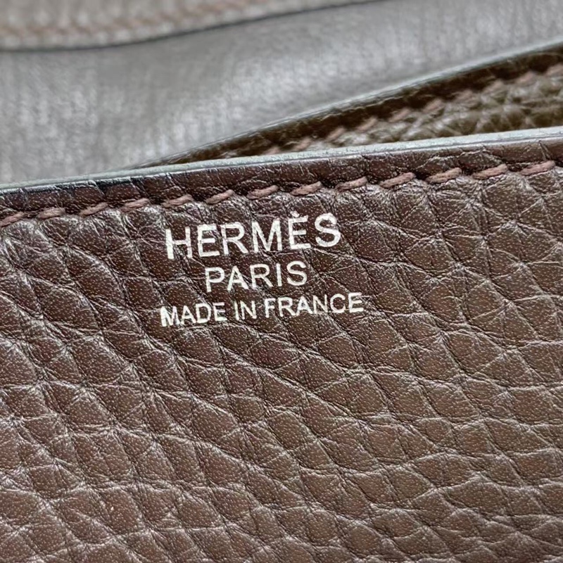 H260425）zz)二手Hermes Steve 男包郵差包巧克力色，o刻印愛馬仕熱門男包款，邊角油邊有磨損內里有划痕-18