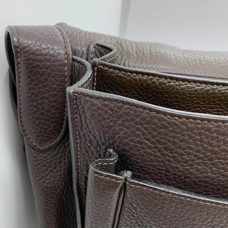 H260425）zz)二手Hermes Steve 男包郵差包巧克力色，o刻印愛馬仕熱門男包款，邊角油邊有磨損內里有划痕-19