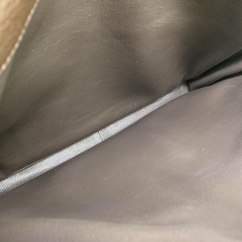 H260425）zz)二手Hermes Steve 男包郵差包巧克力色，o刻印愛馬仕熱門男包款，邊角油邊有磨損內里有划痕-26