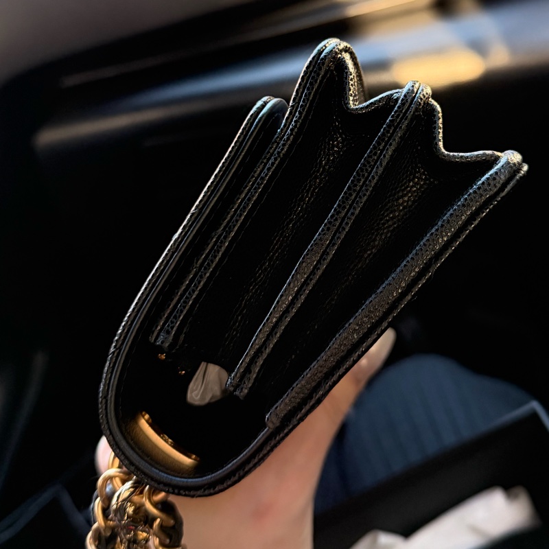 Chanel荔枝牛woc 蝴蝶結吊飾風琴包2024春夏近全新香奈兒-6