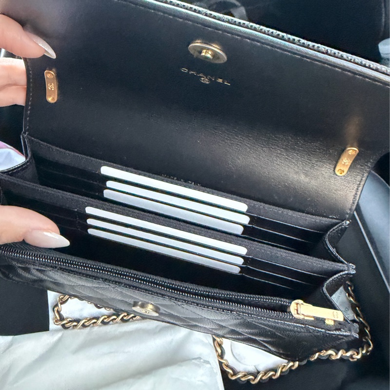 Chanel荔枝牛woc 蝴蝶結吊飾風琴包2024春夏近全新香奈兒-8