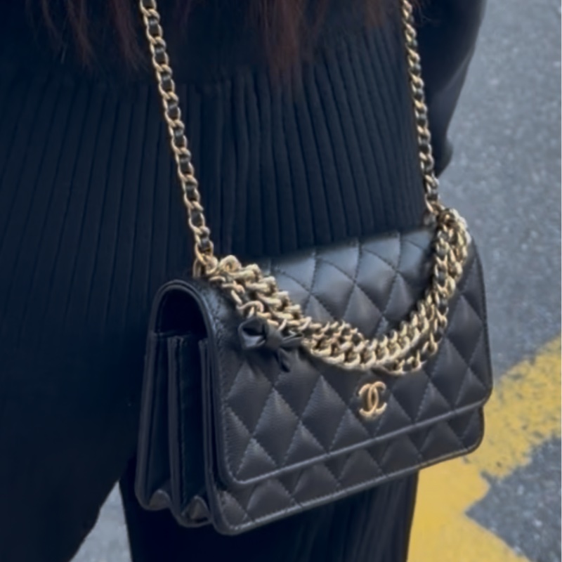 Chanel荔枝牛woc 蝴蝶結吊飾風琴包2024春夏近全新香奈兒-5