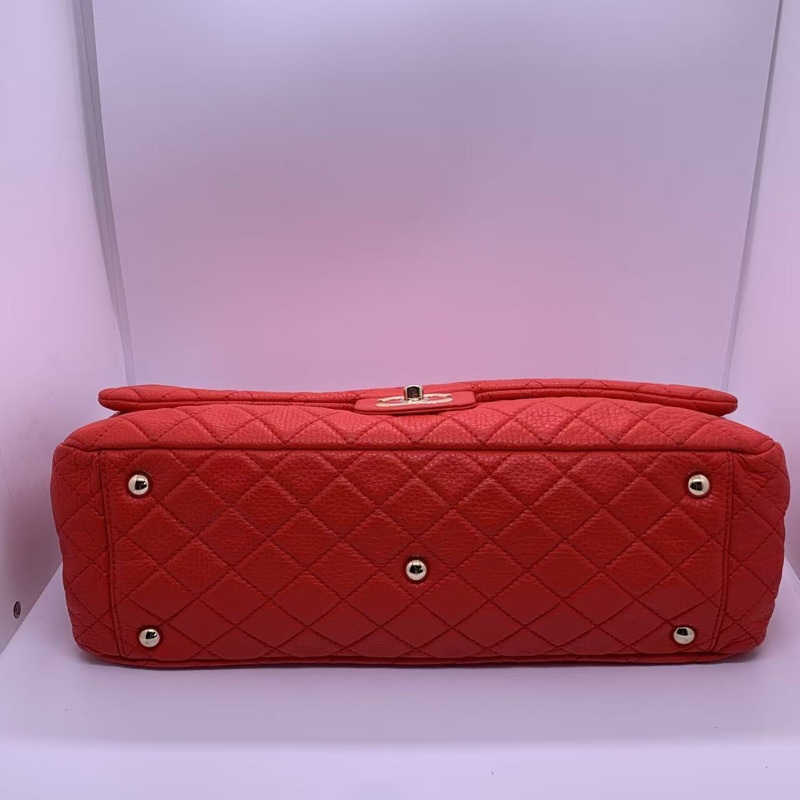 H260425）zz）二手Chanel cf機場包xxl紅色荔枝牛皮好成色一隻，整體乾淨邊角完好，內里也是乾乾淨淨的，邊角有輕微磨損發黑，鏈條有輕磨損發黑-2