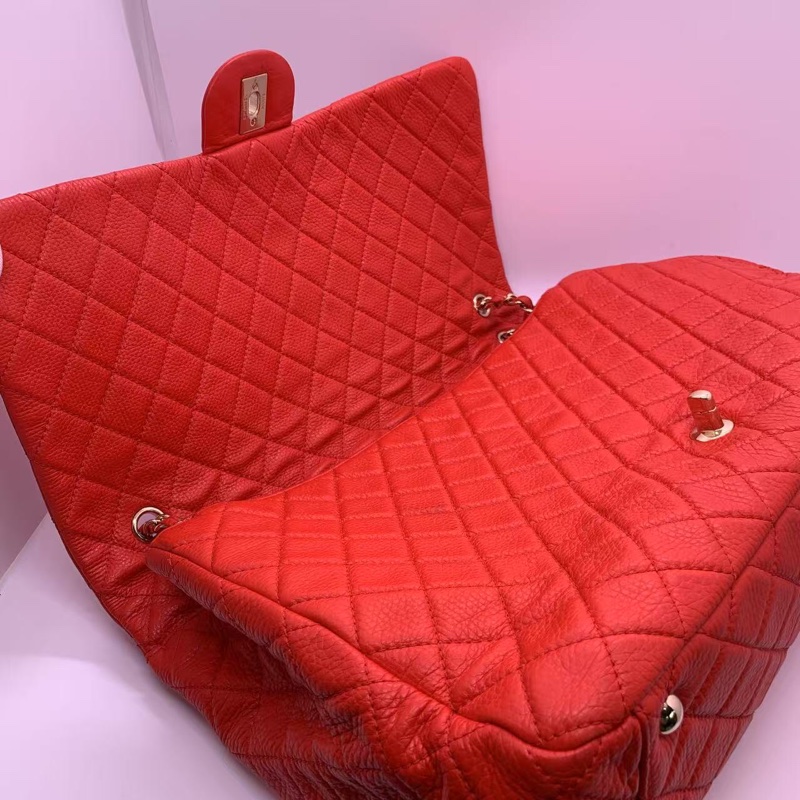 H260425）zz）二手Chanel cf機場包xxl紅色荔枝牛皮好成色一隻，整體乾淨邊角完好，內里也是乾乾淨淨的，邊角有輕微磨損發黑，鏈條有輕磨損發黑-8