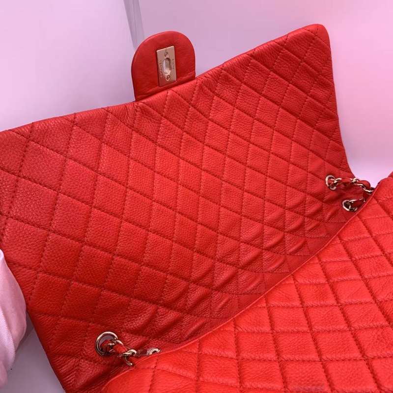 H260425）zz）二手Chanel cf機場包xxl紅色荔枝牛皮好成色一隻，整體乾淨邊角完好，內里也是乾乾淨淨的，邊角有輕微磨損發黑，鏈條有輕磨損發黑-9