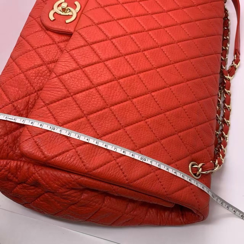 H260425）zz）二手Chanel cf機場包xxl紅色荔枝牛皮好成色一隻，整體乾淨邊角完好，內里也是乾乾淨淨的，邊角有輕微磨損發黑，鏈條有輕磨損發黑-11