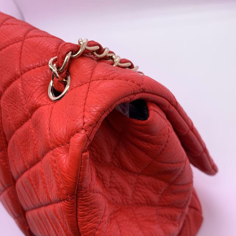 H260425）zz）二手Chanel cf機場包xxl紅色荔枝牛皮好成色一隻，整體乾淨邊角完好，內里也是乾乾淨淨的，邊角有輕微磨損發黑，鏈條有輕磨損發黑-14