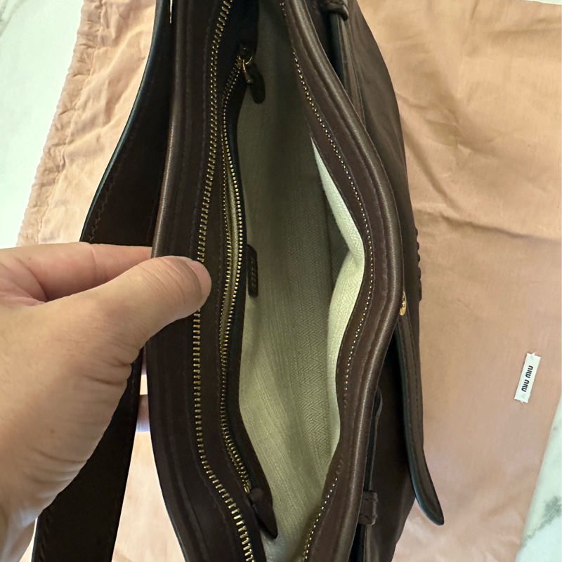 MiuMiu Aventure 納帕軟皮手袋 深棕色-2