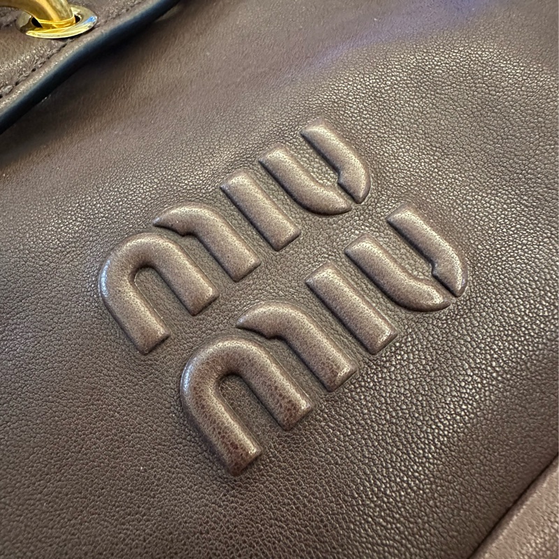 MiuMiu Aventure 納帕軟皮手袋 深棕色-4