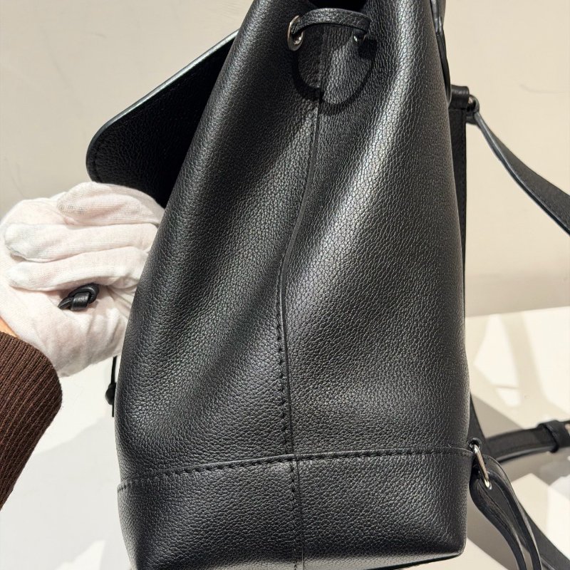 路易威登/Louis Vuitton Lock Me黑銀雙肩包-3