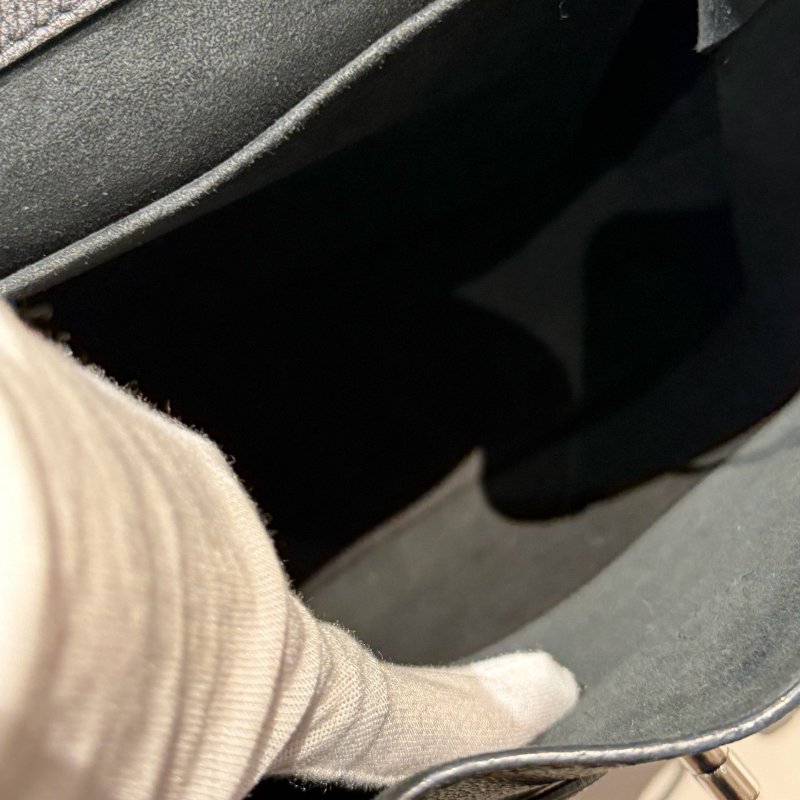 路易威登/Louis Vuitton Lock Me黑銀雙肩包-8