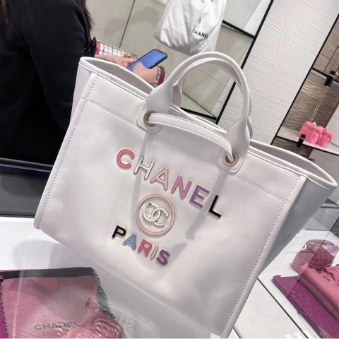Chanel 22S 白色金扣彩色琺瑯logo全皮沙灘托特包 38cm配件：子袋