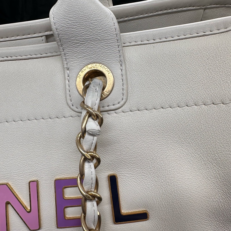 Chanel 22S 白色金扣彩色琺瑯logo全皮沙灘托特包 38cm配件：子袋-2