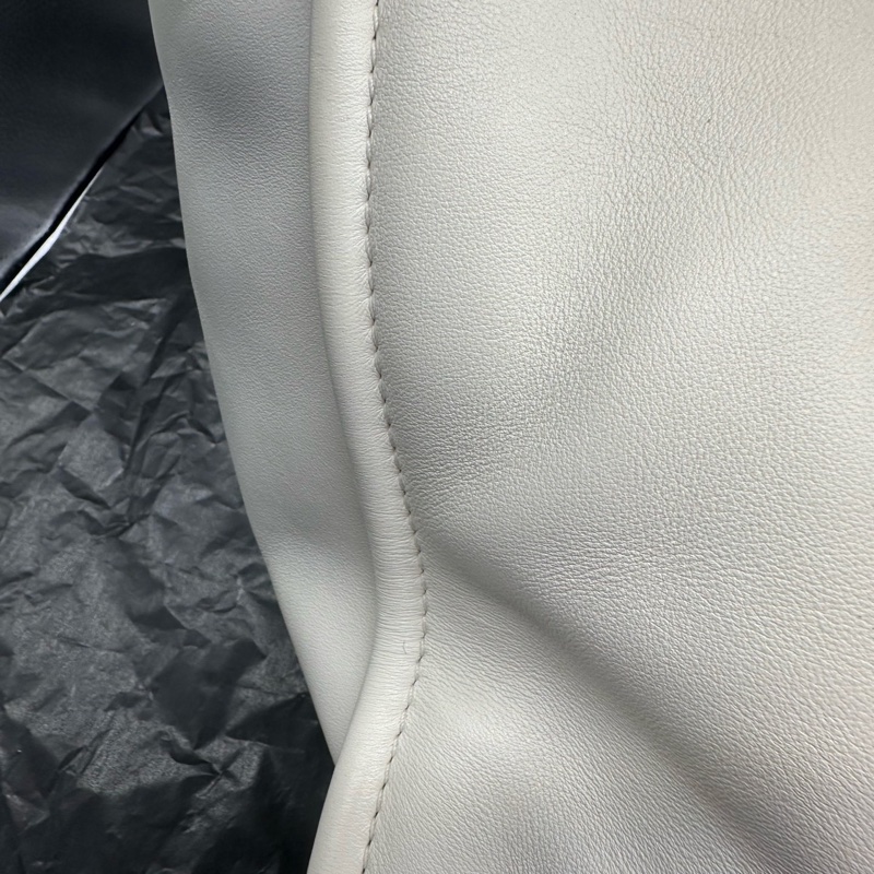 Chanel 22S 白色金扣彩色琺瑯logo全皮沙灘托特包 38cm配件：子袋-4