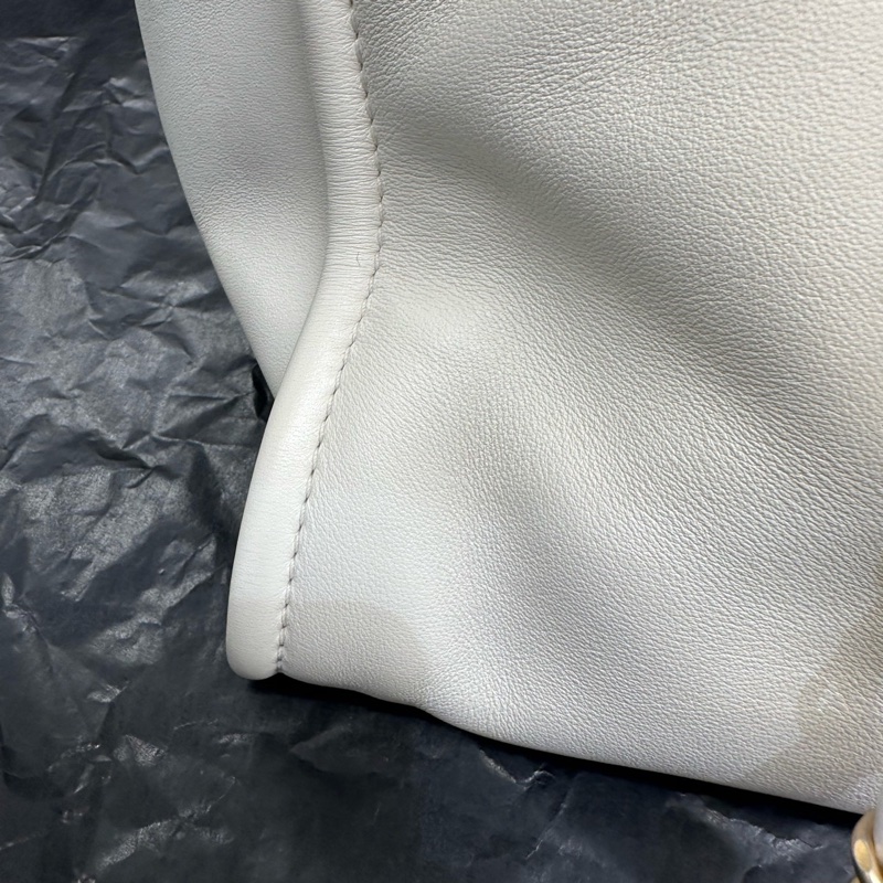 Chanel 22S 白色金扣彩色琺瑯logo全皮沙灘托特包 38cm配件：子袋-5