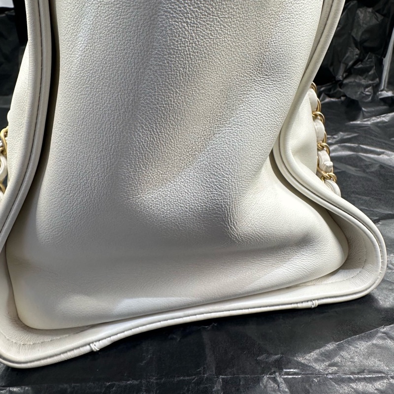 Chanel 22S 白色金扣彩色琺瑯logo全皮沙灘托特包 38cm配件：子袋-7