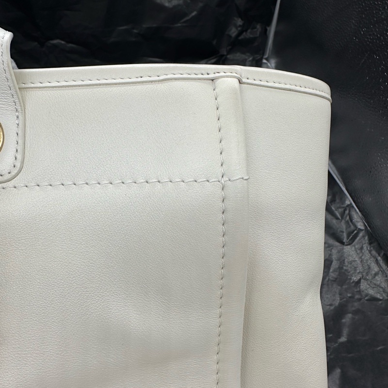 Chanel 22S 白色金扣彩色琺瑯logo全皮沙灘托特包 38cm配件：子袋-8