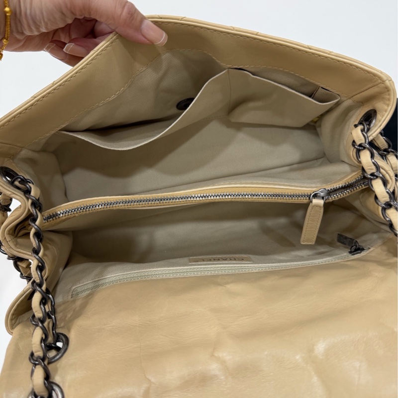 CHANEL 香奈兒 GO GO CF 油蠟牛皮 奶茶色 斜背包 肩背包 側背包 鍊條包 手提包-15