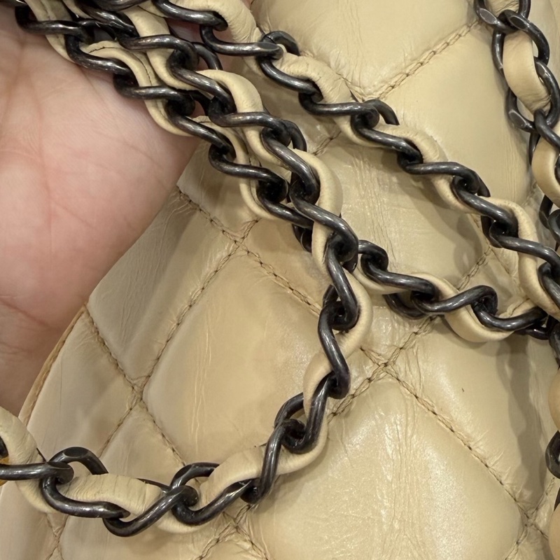 CHANEL 香奈兒 GO GO CF 油蠟牛皮 奶茶色 斜背包 肩背包 側背包 鍊條包 手提包-35