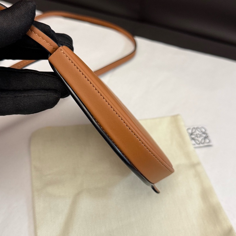 羅意威/Loewe 焦糖色小斜挎包 手袋 有塵袋 尺寸12.5*11.5*2cm-2