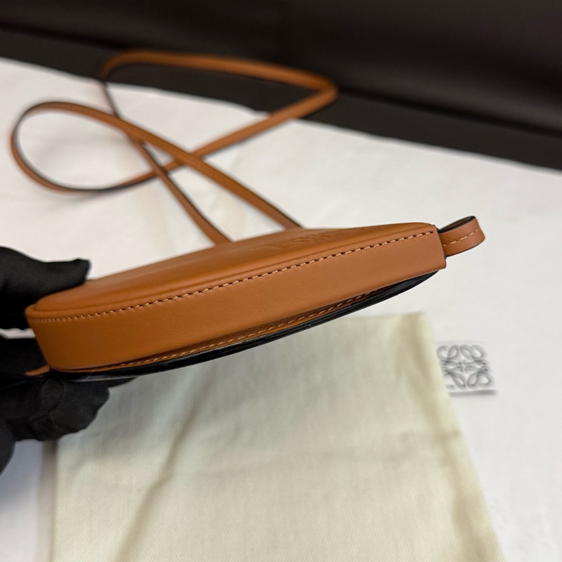 羅意威/Loewe 焦糖色小斜挎包 手袋 有塵袋 尺寸12.5*11.5*2cm-3