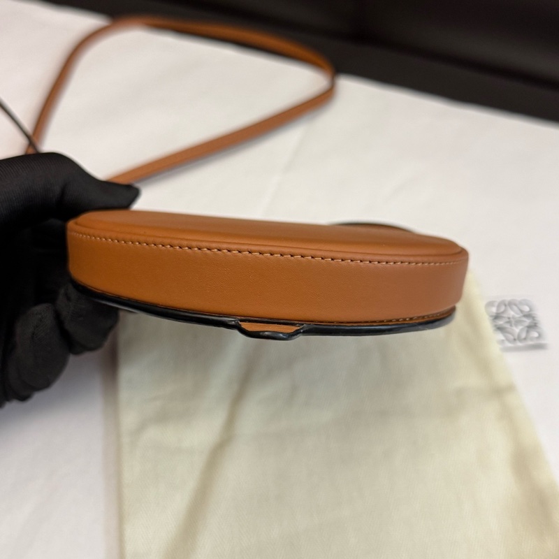 羅意威/Loewe 焦糖色小斜挎包 手袋 有塵袋 尺寸12.5*11.5*2cm-4