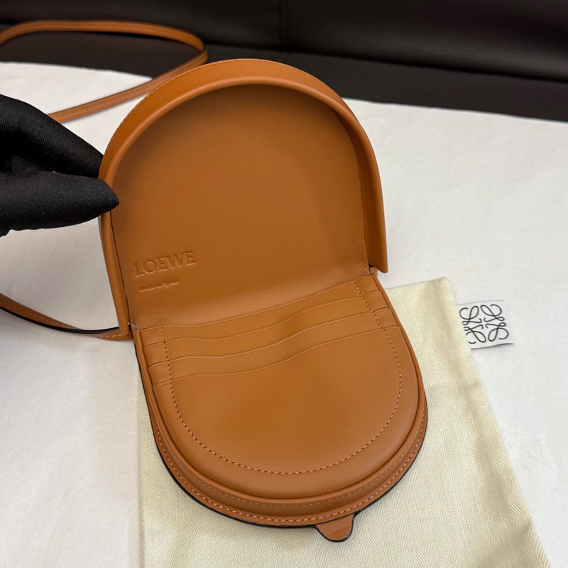 羅意威/Loewe 焦糖色小斜挎包 手袋 有塵袋 尺寸12.5*11.5*2cm-5