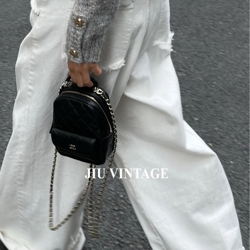 絕美小書包天菜現貨 🖤香奈兒CHANEL黑色粒紋牛皮淡金釦Classic迷你後背包 AP3753-4