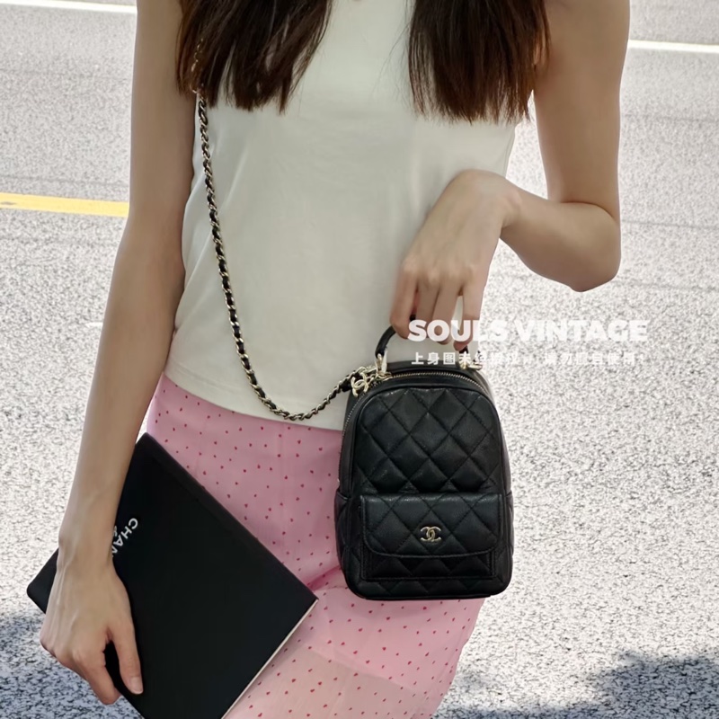 絕美小書包天菜現貨 🖤香奈兒CHANEL黑色粒紋牛皮淡金釦Classic迷你後背包 AP3753-6