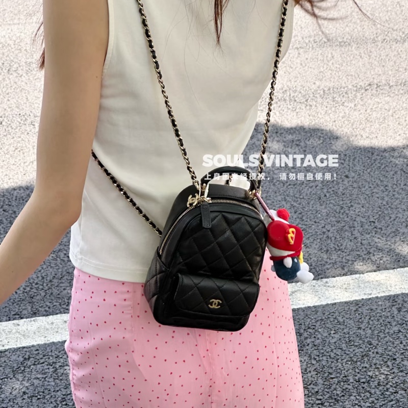 絕美小書包天菜現貨 🖤香奈兒CHANEL黑色粒紋牛皮淡金釦Classic迷你後背包 AP3753-7