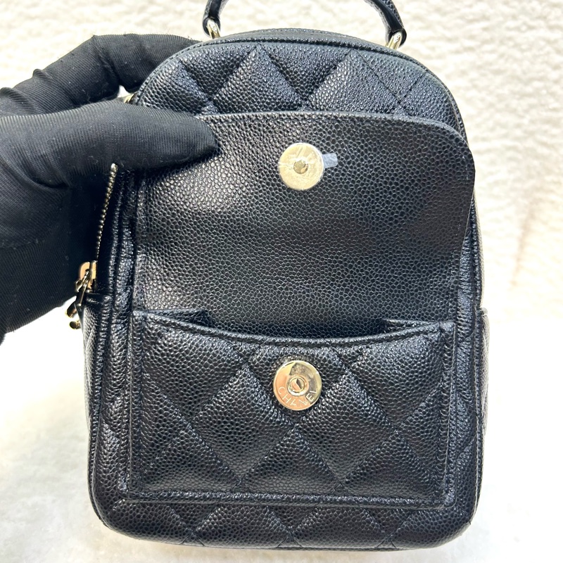 絕美小書包天菜現貨 🖤香奈兒CHANEL黑色粒紋牛皮淡金釦Classic迷你後背包 AP3753-20