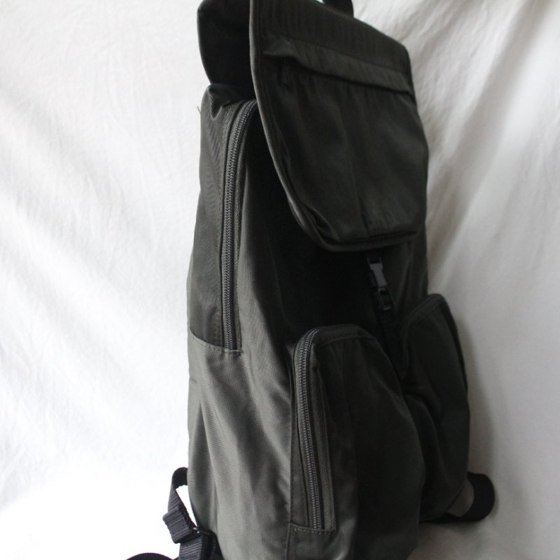 三宅一生軍綠色尼龍後背包-6