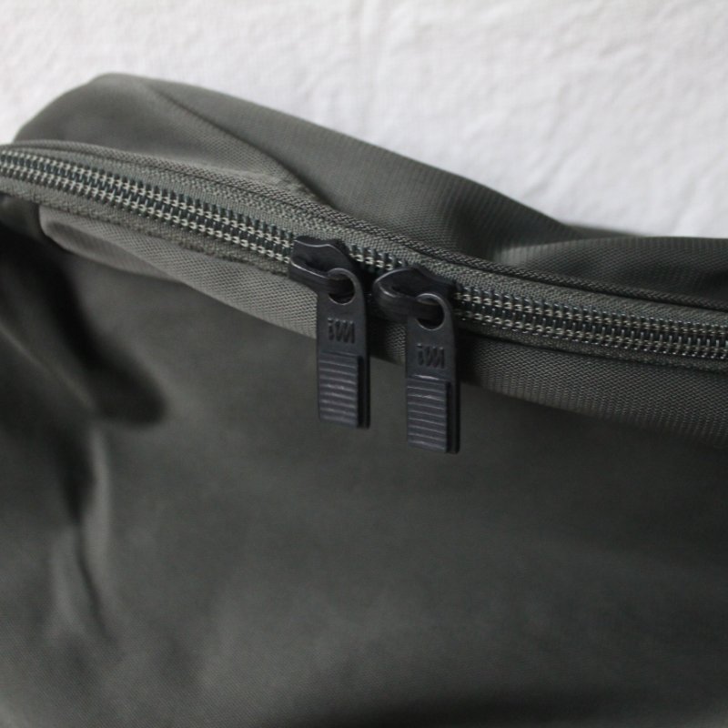 三宅一生軍綠色尼龍後背包-9