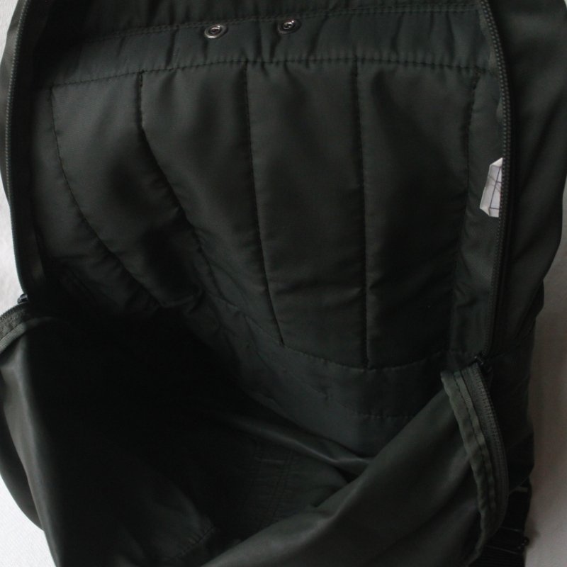 三宅一生軍綠色尼龍後背包-12