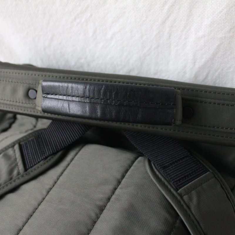 三宅一生軍綠色尼龍後背包-15