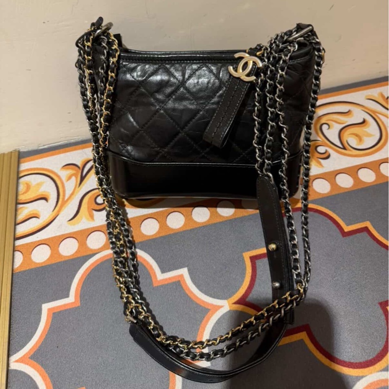 Chanel Gabrielle黑金流浪包小號-0