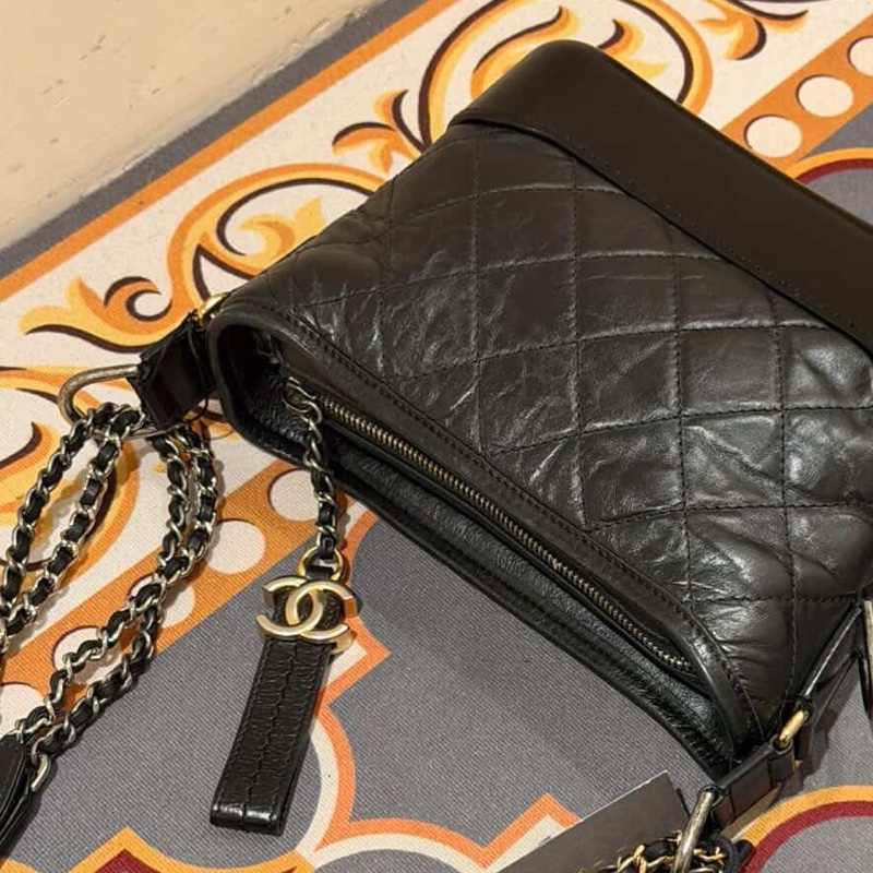 Chanel Gabrielle黑金流浪包小號-1