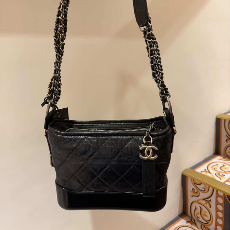 Chanel Gabrielle黑金流浪包小號-4