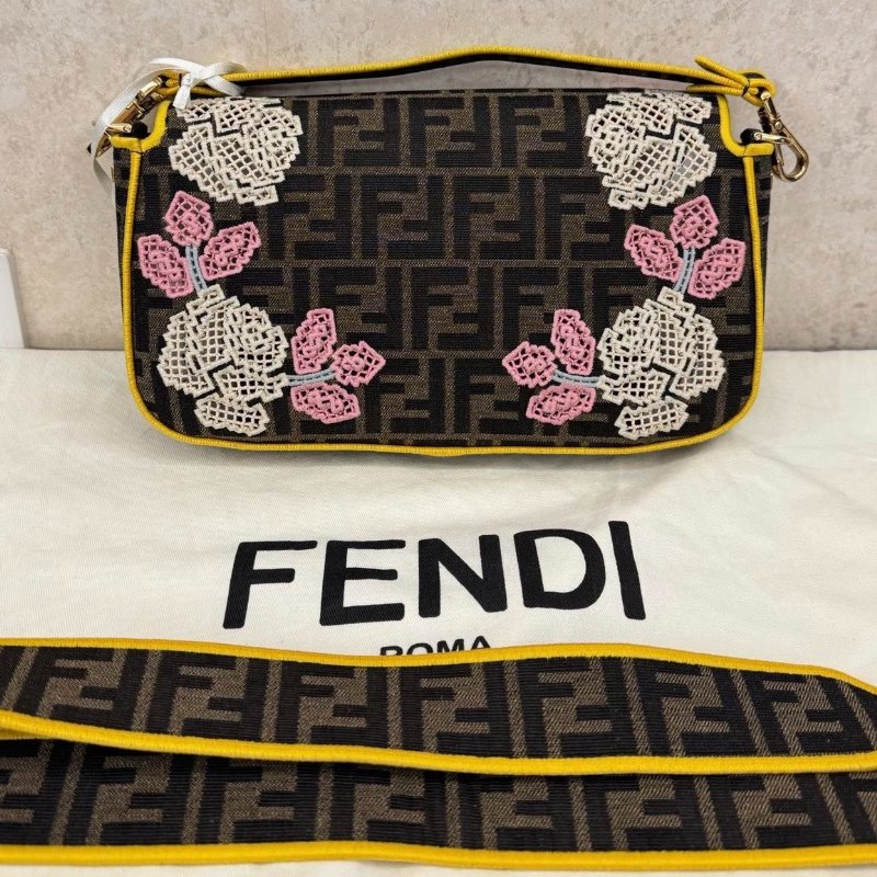 Fendi 法棍包 限量款3D立體花卉刺繡 27*15*6cm 99新配件塵袋 肩帶-2