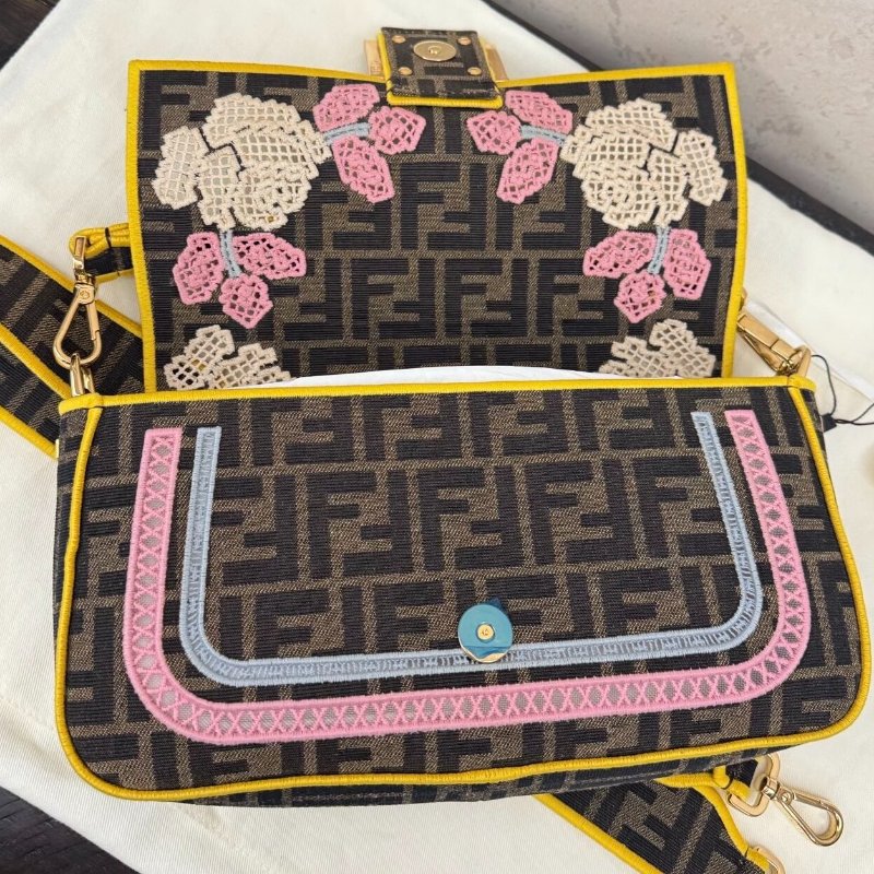 Fendi 法棍包 限量款3D立體花卉刺繡 27*15*6cm 99新配件塵袋 肩帶-3
