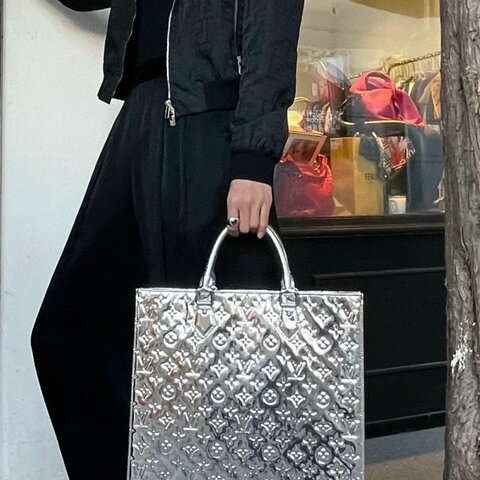 LV 鏡面銀色琴譜包 36x38 99新配件塵袋