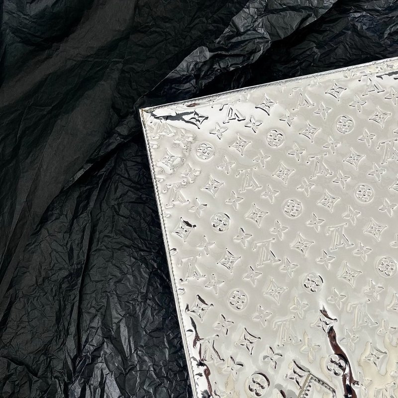 LV 鏡面銀色琴譜包 36x38 99新配件塵袋-4