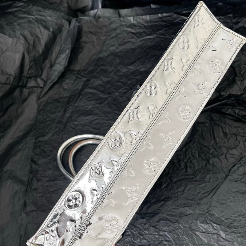 LV 鏡面銀色琴譜包 36x38 99新配件塵袋-5