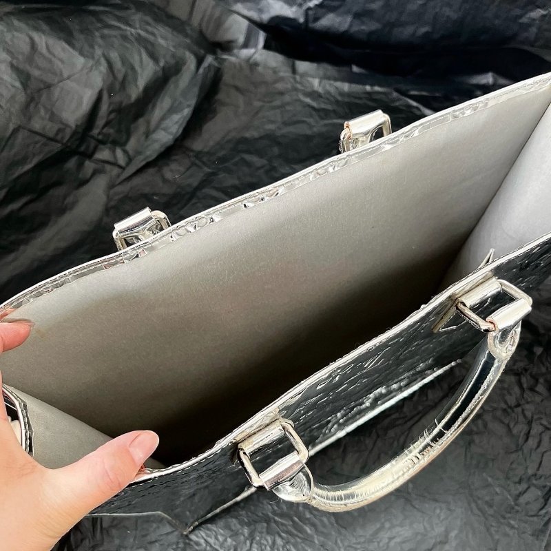 LV 鏡面銀色琴譜包 36x38 99新配件塵袋-8