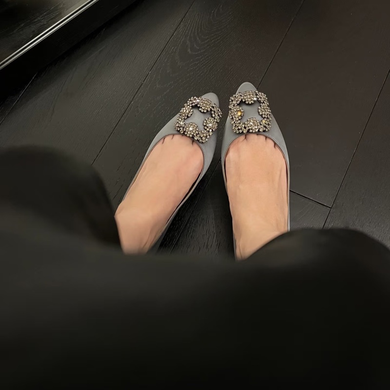 Manolo Blahnik HANGISIFLAT深灰色緞面寶石平底鞋 原價44900-1