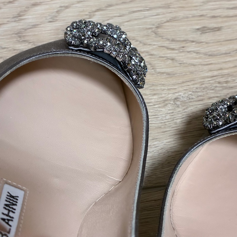 Manolo Blahnik HANGISIFLAT深灰色緞面寶石平底鞋 原價44900-3