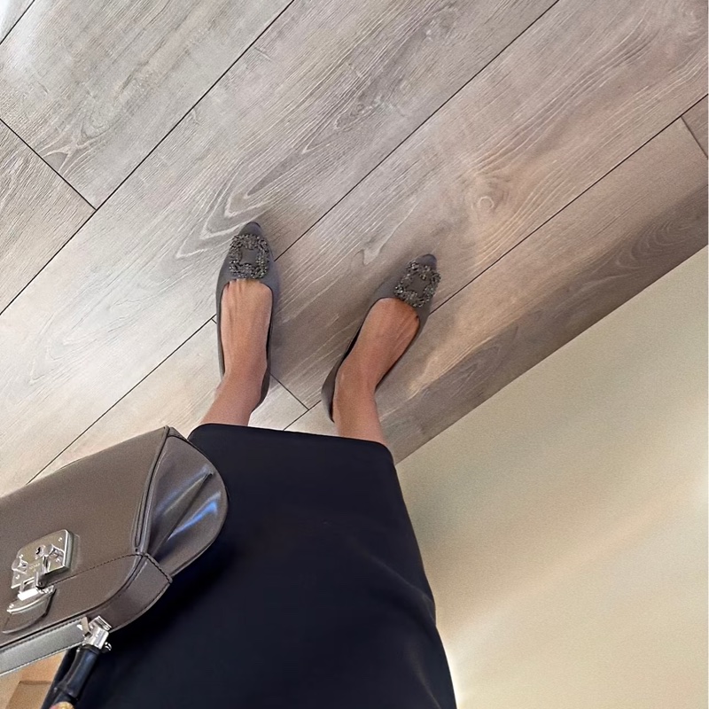 Manolo Blahnik HANGISIFLAT深灰色緞面寶石平底鞋 原價44900-6