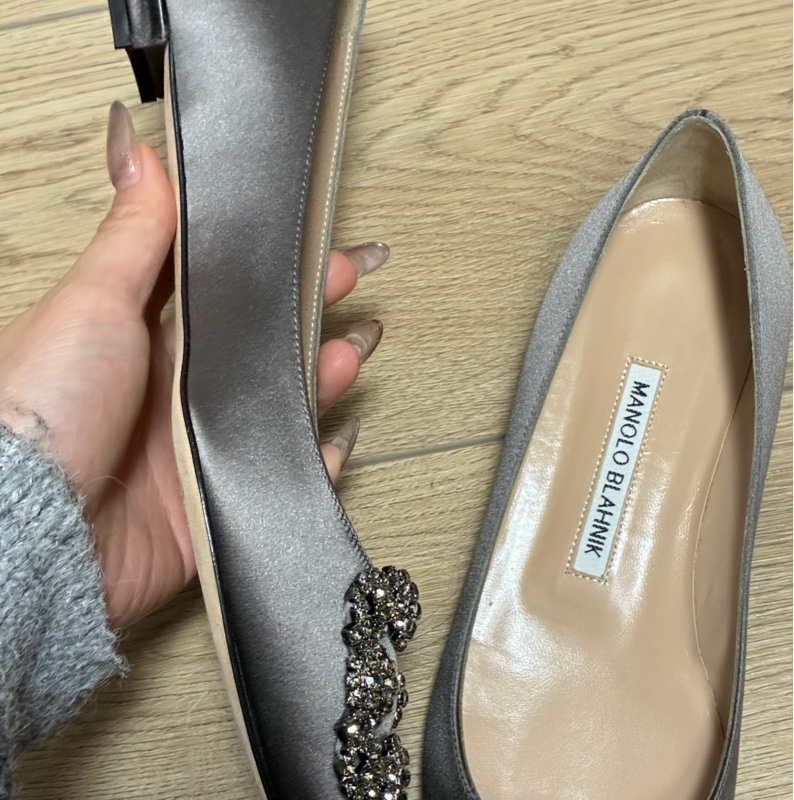 Manolo Blahnik HANGISIFLAT深灰色緞面寶石平底鞋 原價44900-10